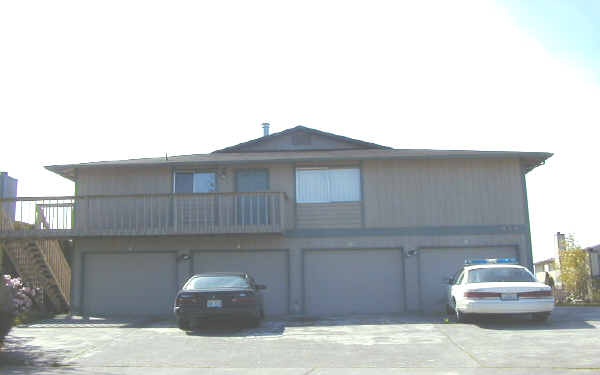 916 31st Ave NE in Auburn, WA - Building Photo