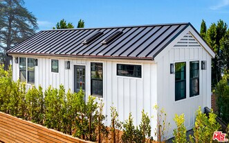 6761 Case Ave in Los Angeles, CA - Building Photo