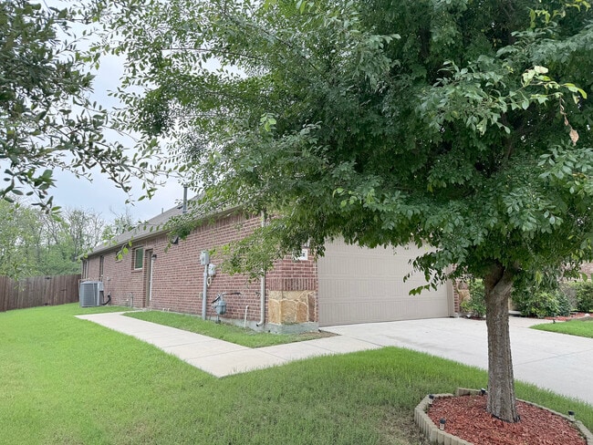 4822 Clamdigger Way in Garland, TX - Building Photo - Building Photo