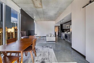 151 SE 1st St in Miami, FL - Building Photo - Building Photo