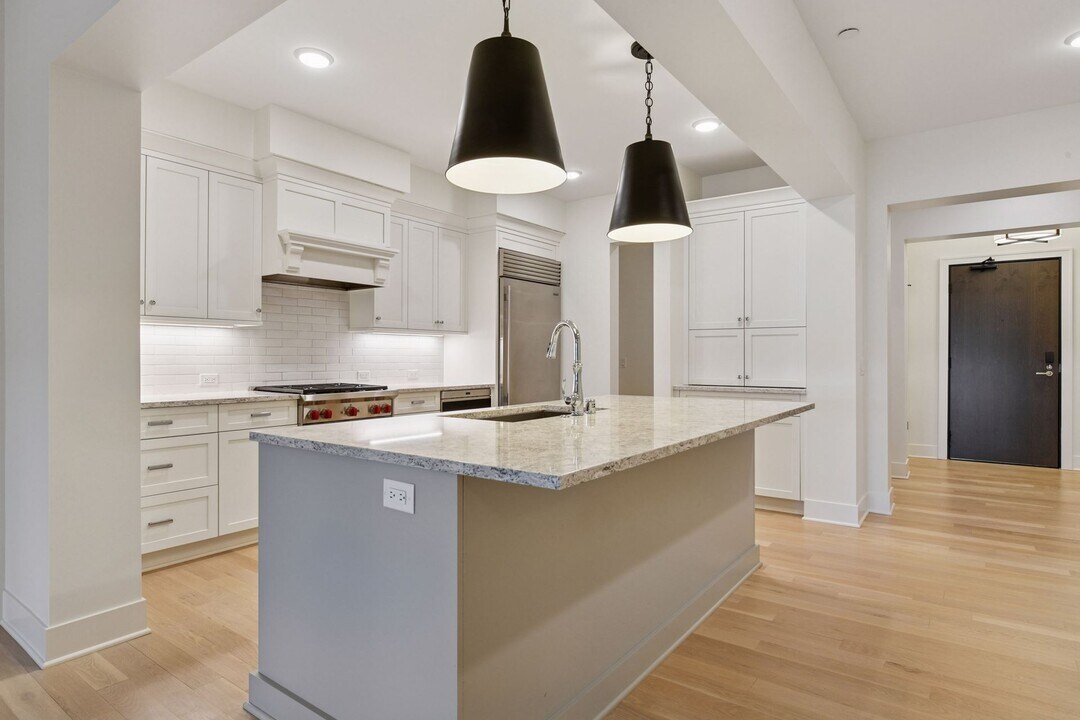 222 Ferndale Rd S, Unit Meyer Place 207 in Wayzata, MN - Building Photo