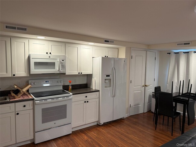 849 Oliver St in Woodmere, NY - Building Photo - Building Photo