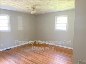 1071 Lightwood Knot Rd in Woodruff, SC - Foto de edificio - Building Photo