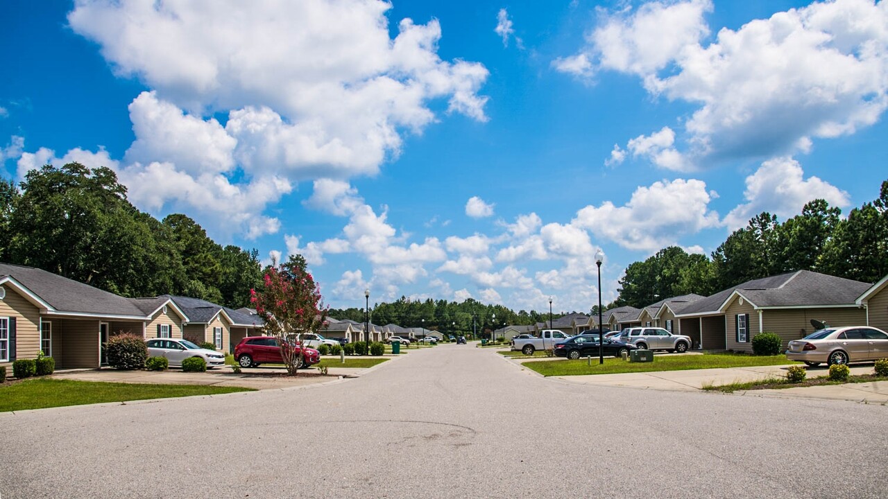 Allies Court Townhomes in Florence, SC - Building Photo