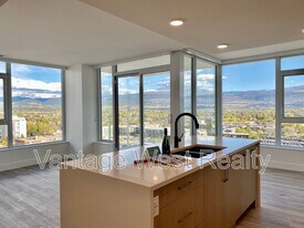 1588 Ellis St in Kelowna, BC - Building Photo