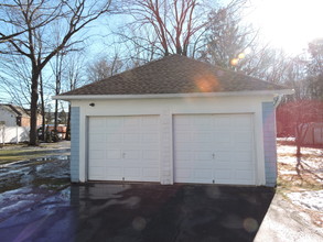17 Naubuc Ave, Unit 17 in Glastonbury, CT - Building Photo - Building Photo