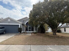 10457 Crestfield Dr in Riverview, FL - Building Photo