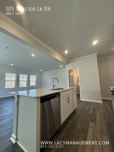 305 Glacier Lk Dr in Raleigh, NC - Building Photo - Building Photo