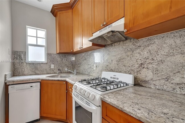 814 Lenox Ave. in Miami Beach, FL - Building Photo - Building Photo