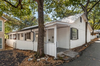 123 Folly Beach Dr, Unit B in Lake Dallas, TX - Building Photo - Building Photo
