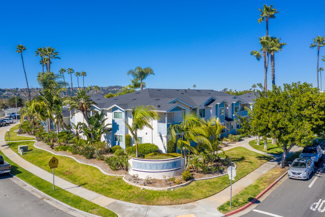 Bayview Apartments in San Diego, CA - Foto de edificio - Building Photo