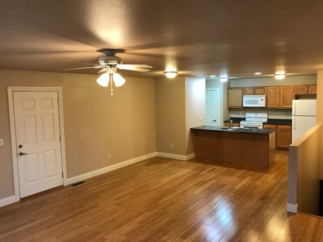 103 Scenic Dr in Goodfield, IL - Building Photo - Building Photo
