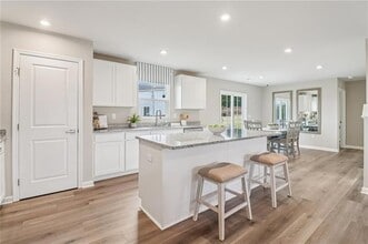 6644 Red Oak Wy in Stone Mountain, GA - Foto de edificio - Building Photo