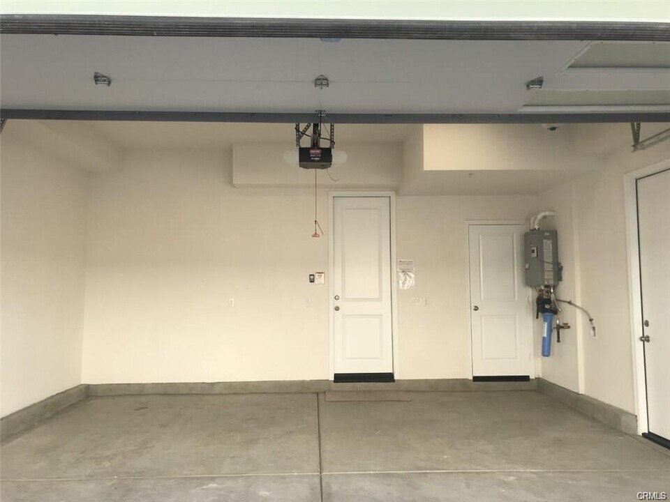 164 Spectacle in Irvine, CA - Building Photo