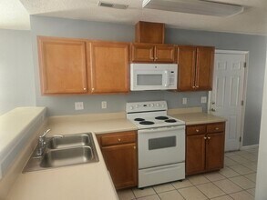 5845 Regent Village Dr in Winston-Salem, NC - Building Photo - Building Photo