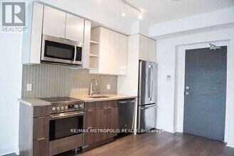 33 Shore Breeze Dr in Toronto, ON - Building Photo - Building Photo