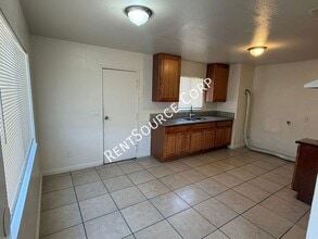 2028 Yosemite Ct in Barstow, CA - Building Photo - Building Photo