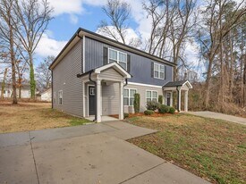 115 Oak St in Greer, SC - Building Photo