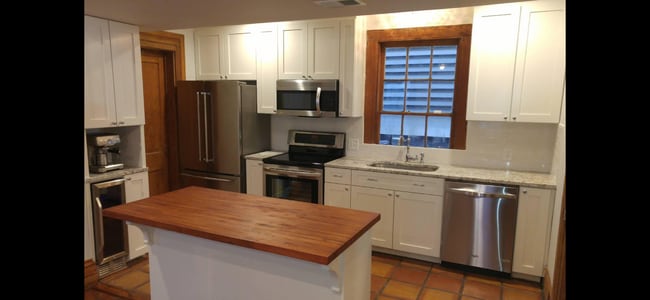 203 W Waldburg St, Unit First Floor in Savannah, GA - Foto de edificio - Building Photo