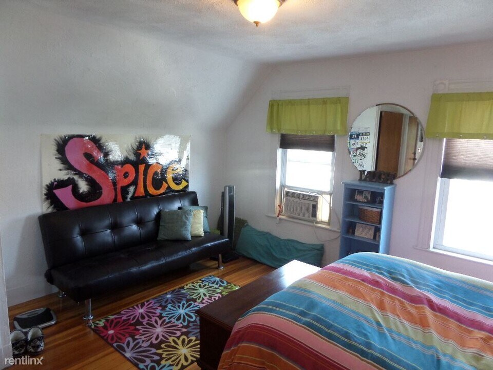 28 Pearson Rd-Unit -Apt 3A in Somerville, MA - Building Photo