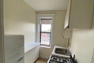 1152 Commonwealth Ave, Unit 10 in Brookline, MA - Building Photo - Building Photo