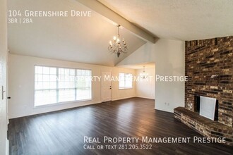 104 Greenshire Dr in League City, TX - Building Photo - Building Photo