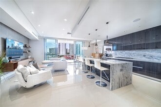 3300 NE 188th St, Unit 710 in Aventura, FL - Building Photo - Building Photo