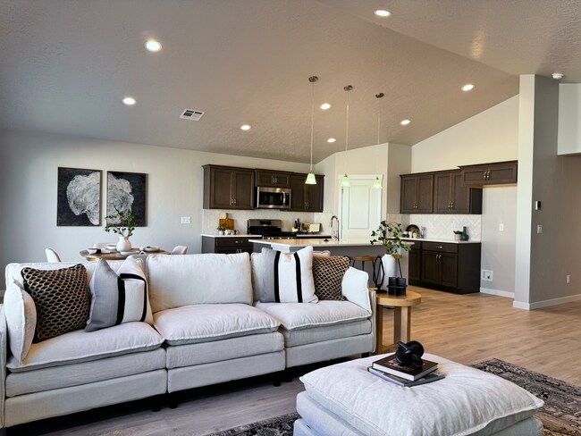 10330 Crystal Ridge Dr in Nampa, ID - Building Photo - Building Photo