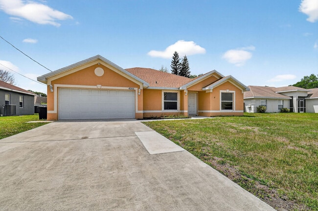 4066 SW Canrady St in Port St. Lucie, FL - Building Photo - Building Photo