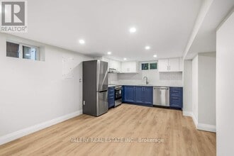 116 Manor Rd E in Toronto, ON - Building Photo - Building Photo