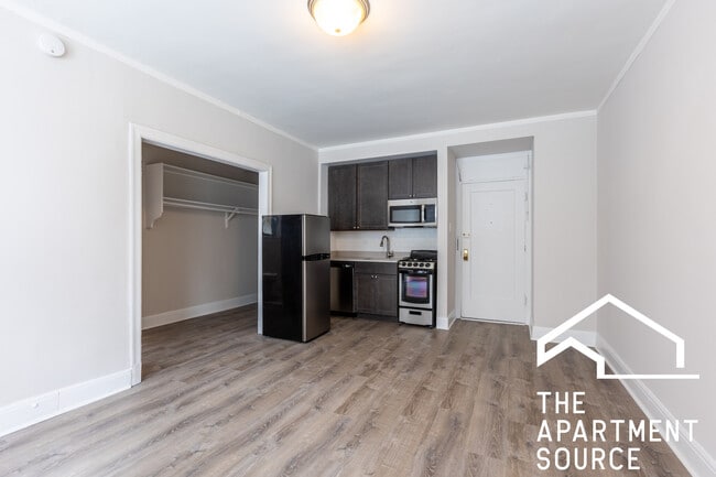 2775 N Milwaukee Ave, Unit 1 in Chicago, IL - Building Photo - Building Photo