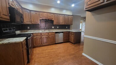 8023 Jills Creek Dr in Bartlett, TN - Building Photo - Building Photo