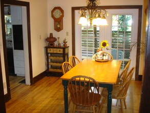 117 Linden Ave, Unit 1 in Ithaca, NY - Foto de edificio - Building Photo