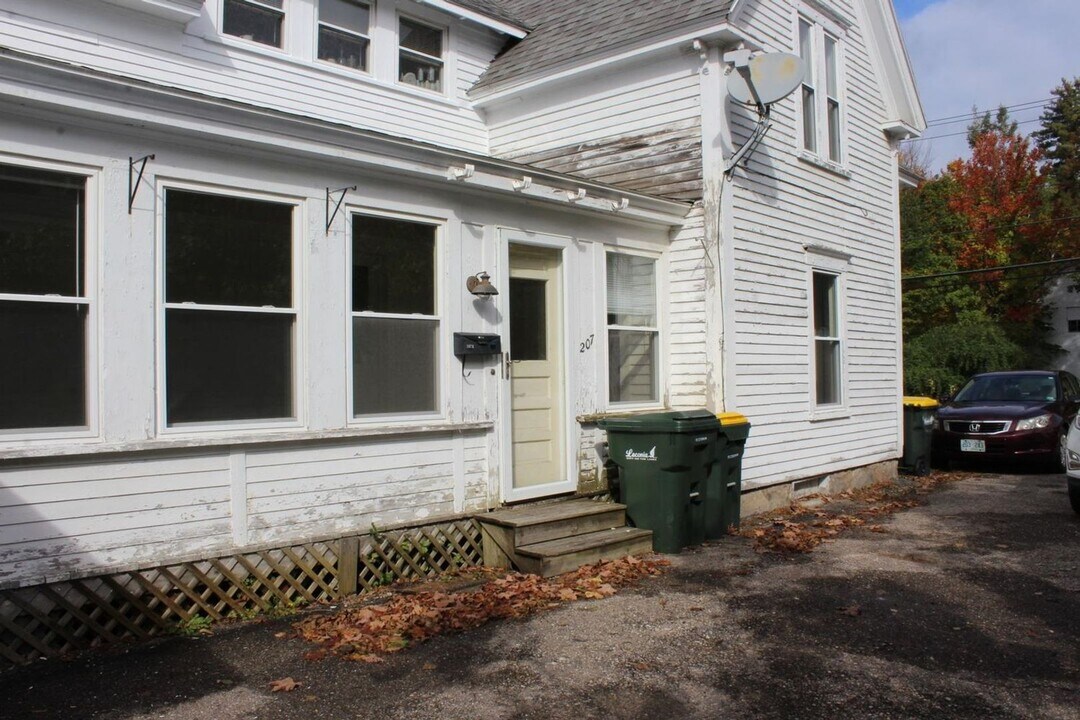 207 Gilford Ave in Laconia, NH - Building Photo