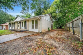128 Alexander Ct in Riverdale, GA - Building Photo - Building Photo