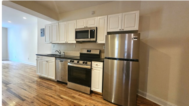 W. 183rd St in New York, NY - Building Photo - Building Photo