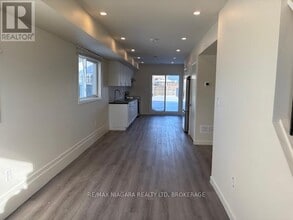 1075 Ontario Rd in Welland, ON - Building Photo - Building Photo