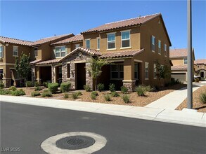 3240 Avernus Ave in Henderson, NV - Building Photo - Building Photo