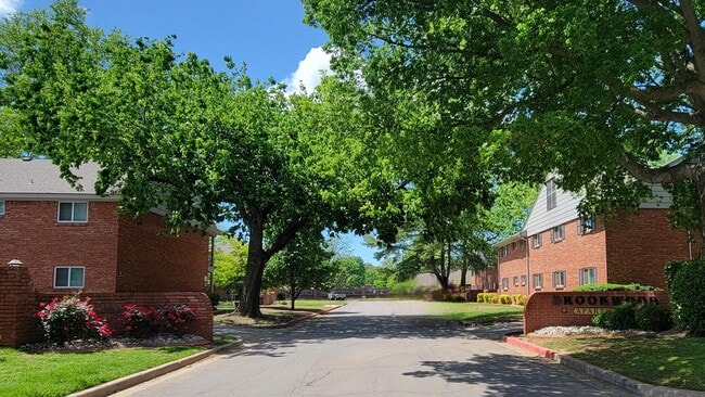 Brookwood Apartments in Tulsa, OK - Building Photo - Building Photo