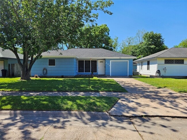 property at 233 W 4th St