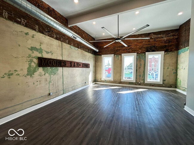 property at 113 E Main St
