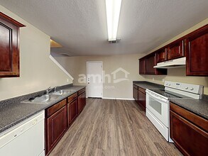 9211 Mission Run in San Antonio, TX - Building Photo - Building Photo