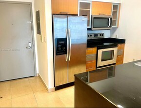 1750 N Bayshore Dr, Unit 1710 in Miami, FL - Foto de edificio - Building Photo