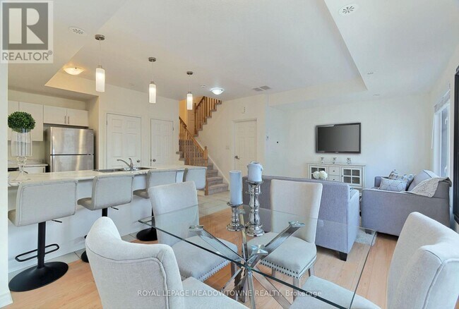 2420 Baronwood Dr in Oakville, ON - Building Photo - Building Photo