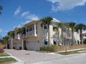 Sapphire Bay in Pompano Beach, FL - Foto de edificio - Building Photo