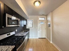 2402 W Bryn Mawr Ave, Unit 2F in Chicago, IL - Building Photo - Building Photo