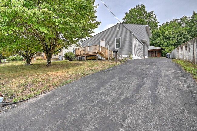 property at 1806 Anderson St