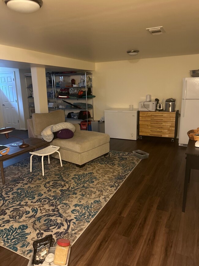 1102 Young Pl
