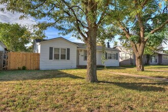 1917 43rd St in Lubbock, TX - Building Photo - Building Photo