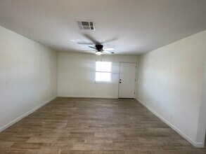 3005 E Price St in Laredo, TX - Building Photo - Building Photo
